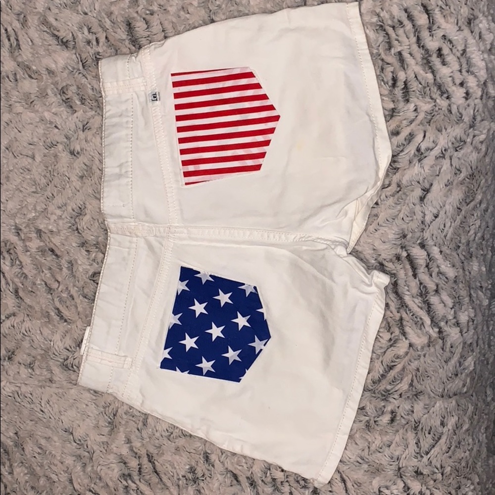 White Lei shorts